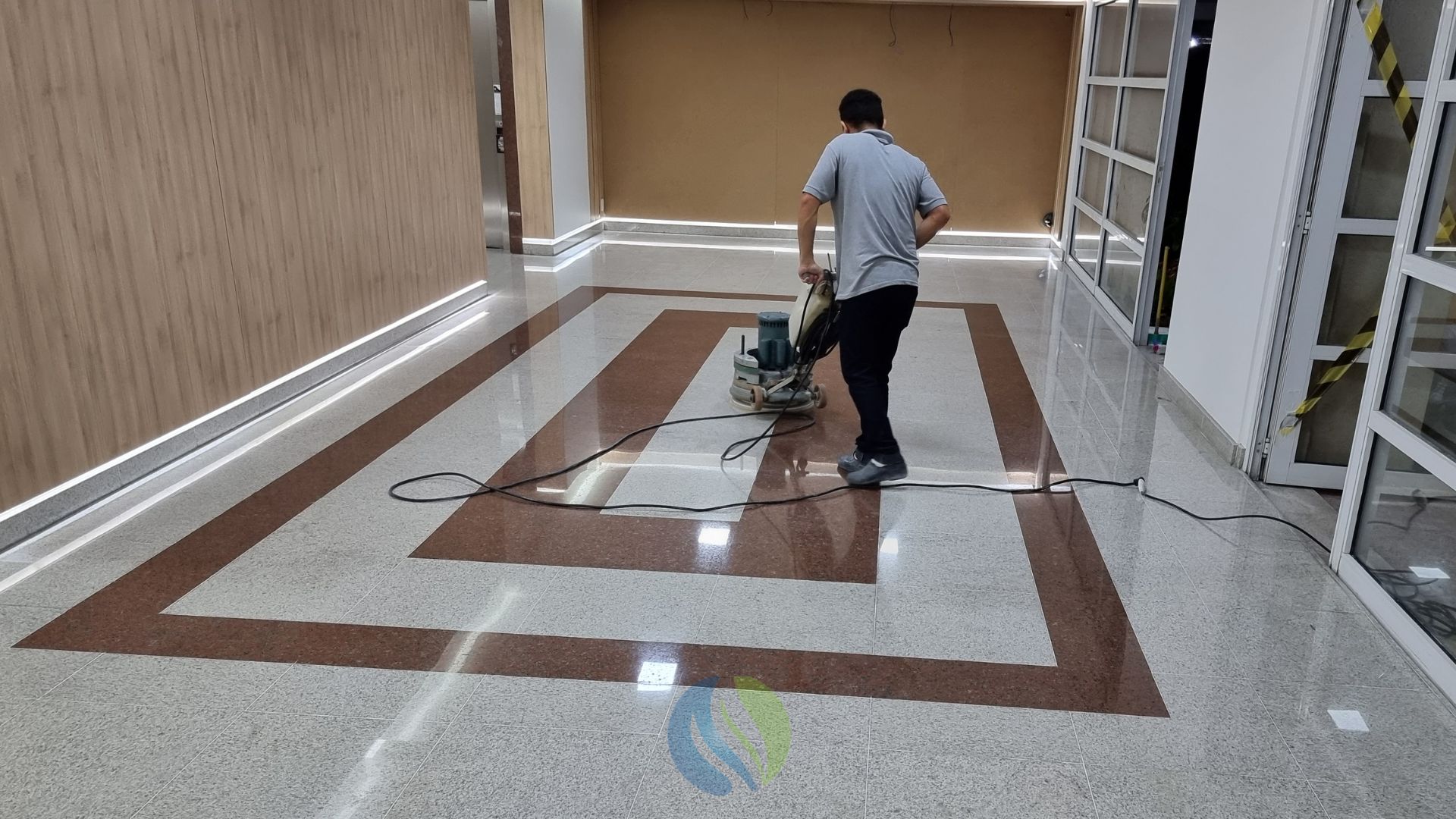 LImpeza Técnica de Piso Mámore